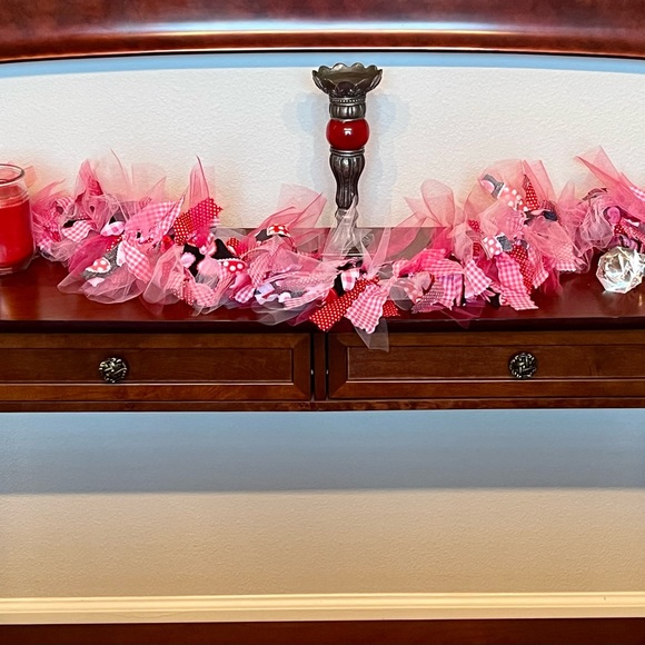 Garland - Approx 6 ft - NWT - Handmade - Pink, Red, White & Black - Picture 4 of 4